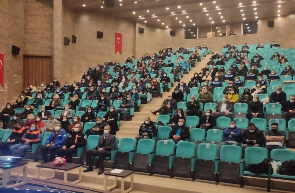 Belediye personeline afet eğitimi verildi