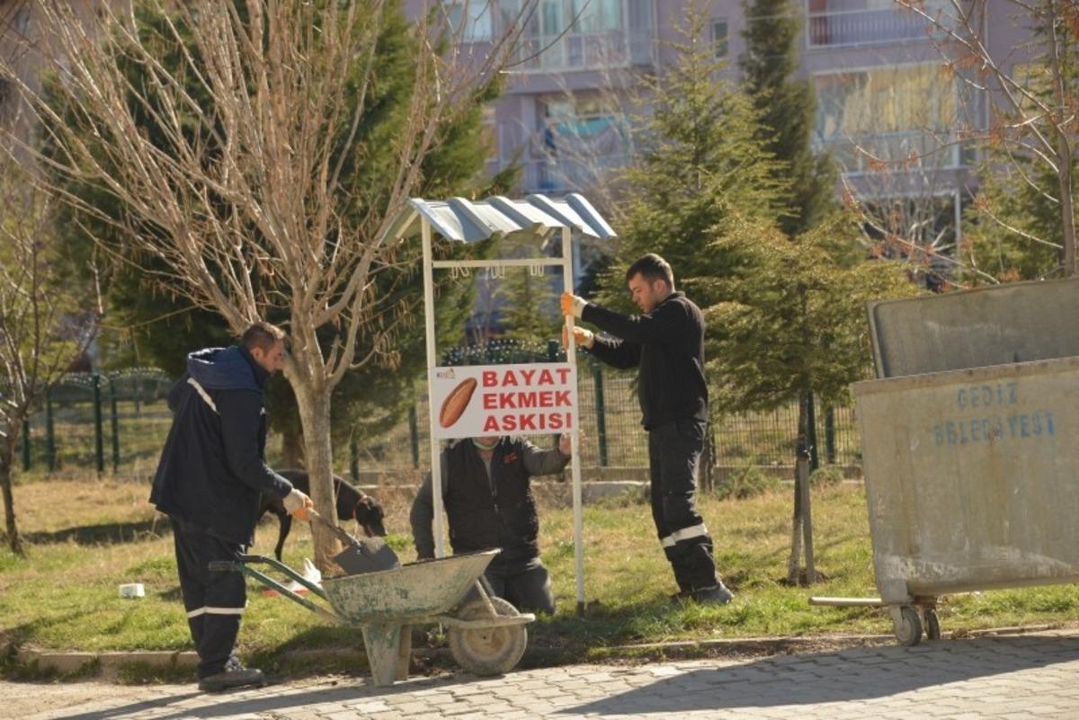 Gediz Belediyesi&rsquo;nden &ldquo;Askıda Bayat Ekmek Projesi&rdquo;