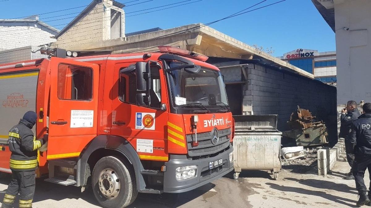 Gaziantep&rsquo;te bir depoda &ccedil;ıkan yangın b&uuml;y&uuml;meden kontrol altına alındı