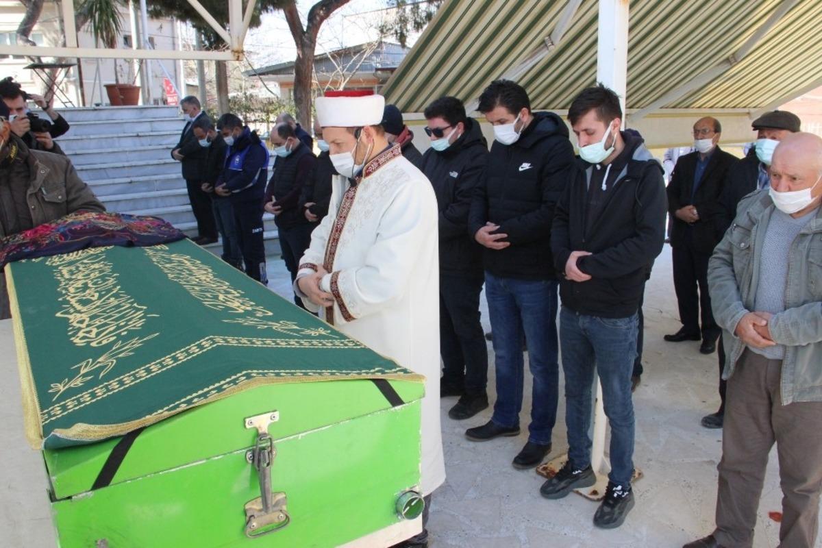 Eski sevgilisi tarafından &ouml;ld&uuml;r&uuml;len kadın doğum g&uuml;n&uuml;nde defnedildi
