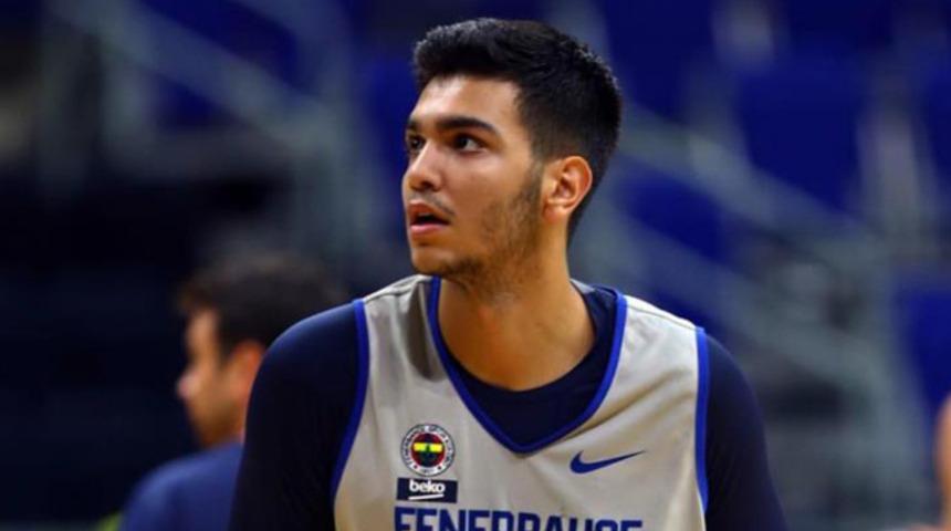 Fenerbahçe'de İsmail Karabilen'in ayak bileği kırıldı