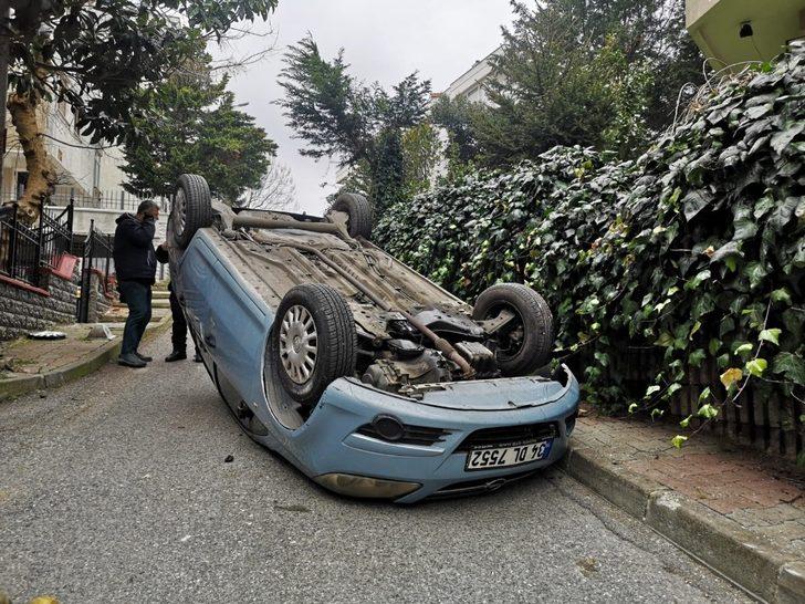 Üsküdar’da yokuş aşağı inen kadın sürücü takla attı: 1 yaralı G2