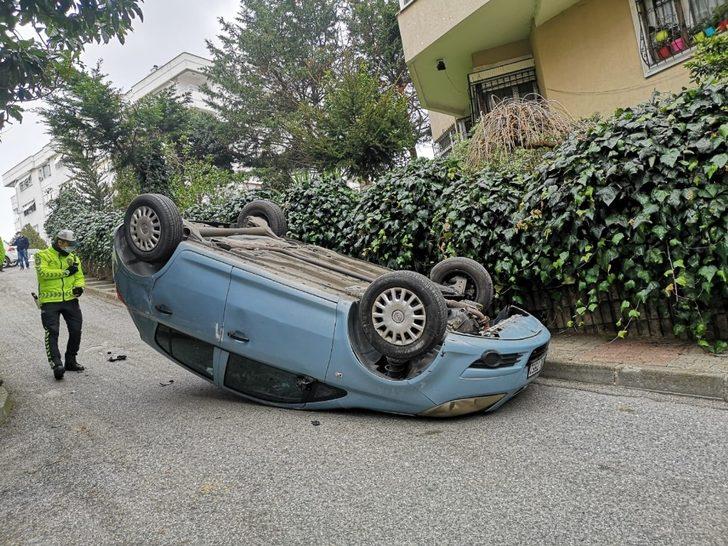 Üsküdar’da yokuş aşağı inen kadın sürücü takla attı: 1 yaralı G3