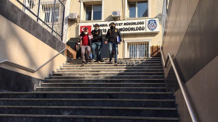 Döviz bürosuna ait nakit para taşıyan kuryeyi trafiğin ortasında gasp ettiler G3