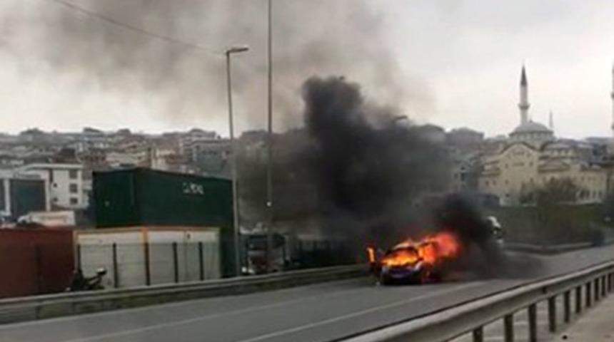 Avcılar&rsquo;da trafikte yangın dehşeti