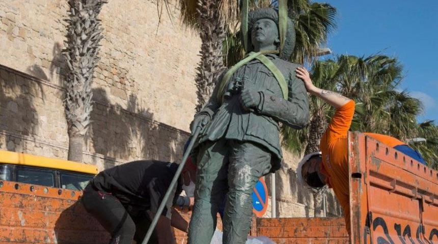 İspanya'da diktatör Franco'nun son heykeli de kaldırıldı