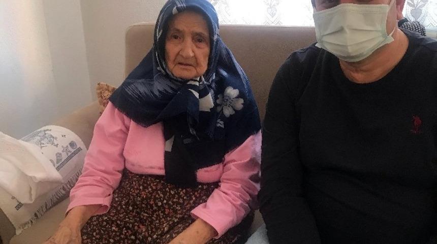 Aile hekimi gönüllü olarak evlere gidip aşılama yapıyor