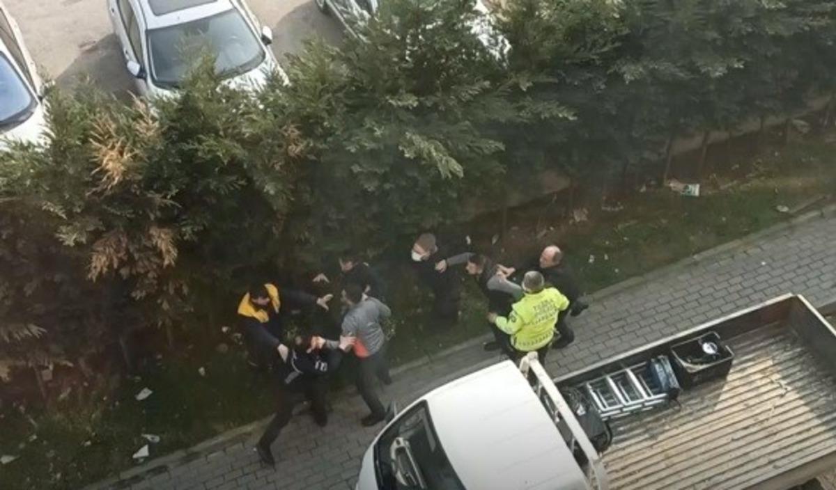 Bursa&rsquo;da iki grup arasında &ccedil;ıkan park kavgasını polis ekipleri ayırdı