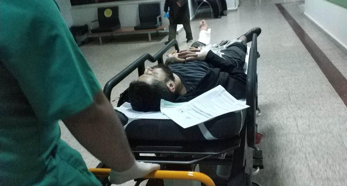 Kafede silahlı saldırıda yaralandı, polis &ccedil;ilingir yardımıyla kapıyı a&ccedil;ınca olay ortaya &ccedil;ıktı