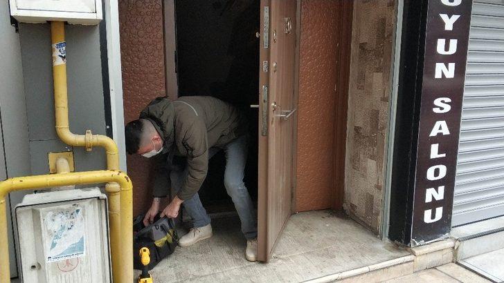 Kafede silahlı saldırıda yaralandı, polis çilingir yardımıyla kapıyı açınca olay ortaya çıktı G2