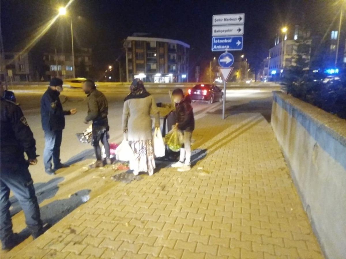 L&uuml;ks ara&ccedil;la dilenmeye geldiler, zabıtaya yakalandılar