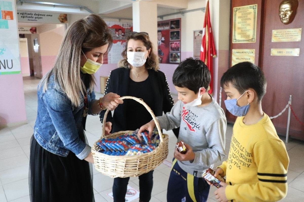 K&ouml;y okullarında eğitime tatlı başlangı&ccedil;