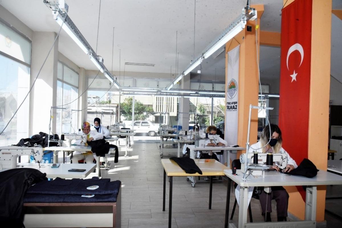 Toroslar Belediyesinin personel &uuml;niformaları TORTEK&rsquo;te &uuml;retiliyor