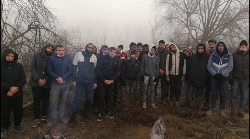 MSB: Meriç Nehri'ndeki adacıkta mahsur kalan 26 göçmen kurtarıldı