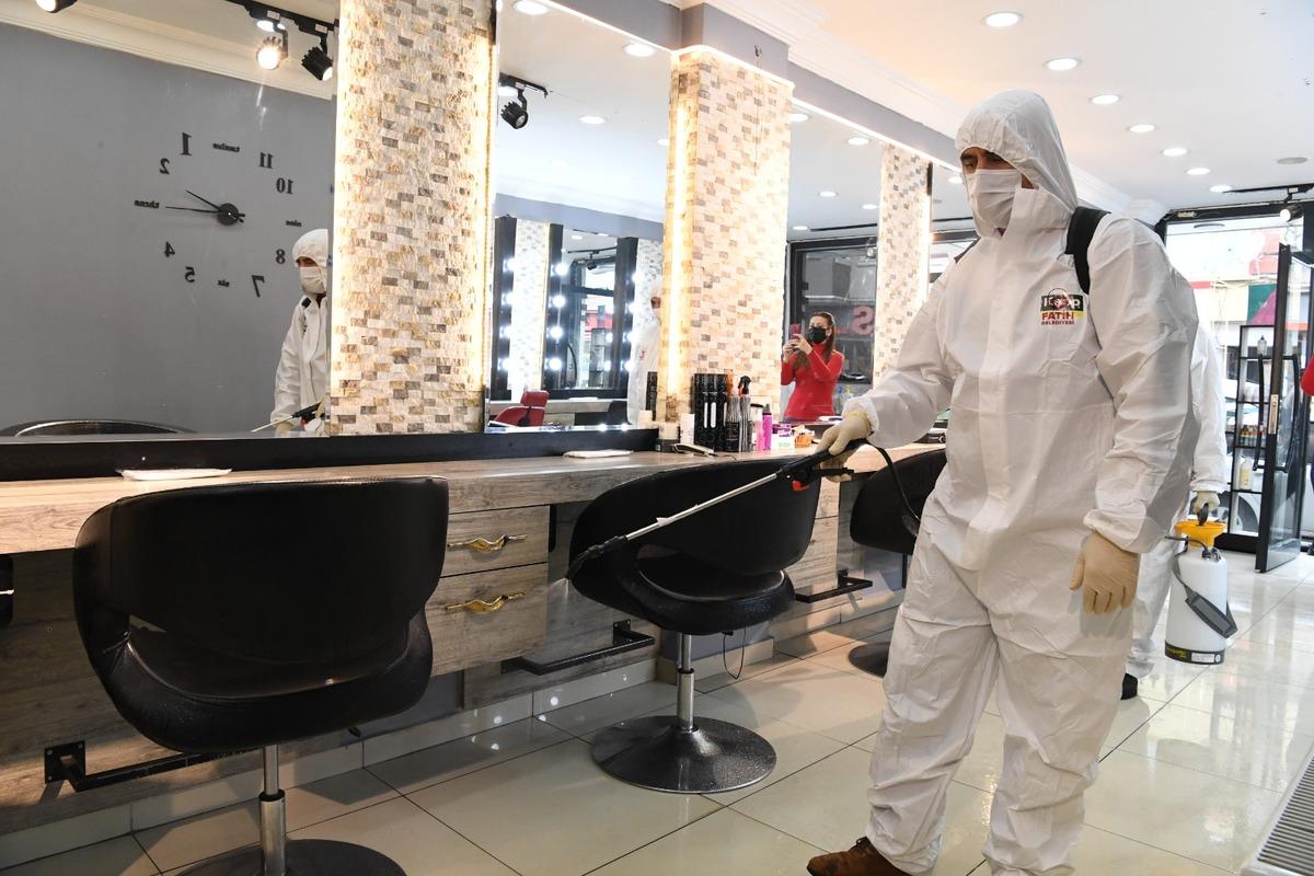 Kadın kuaf&ouml;rleri koronavir&uuml;se karşı dezenfekte edildi