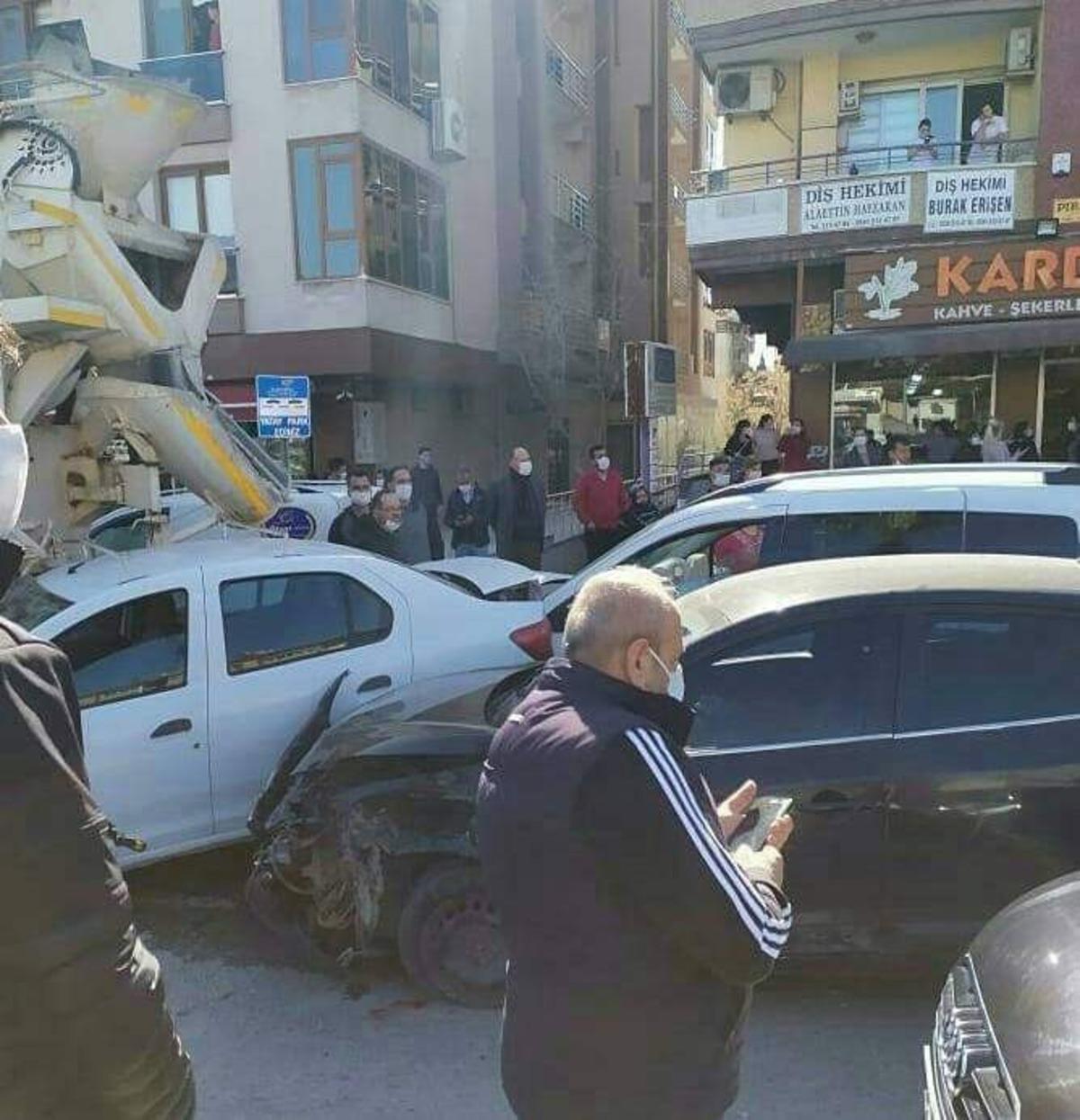Hatay&rsquo;da zincirleme trafik kazası: 3 yaralı