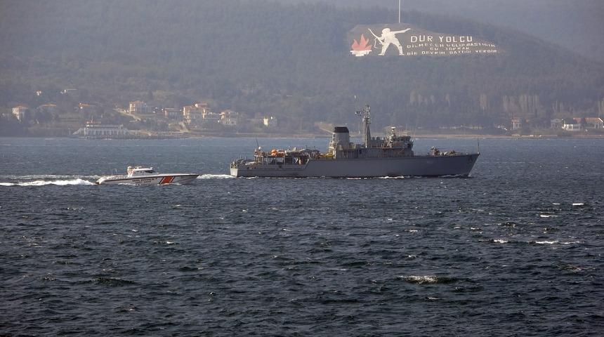 Yunan  mayın tarama gemisi Çanakkale Boğazı'ndan geçti