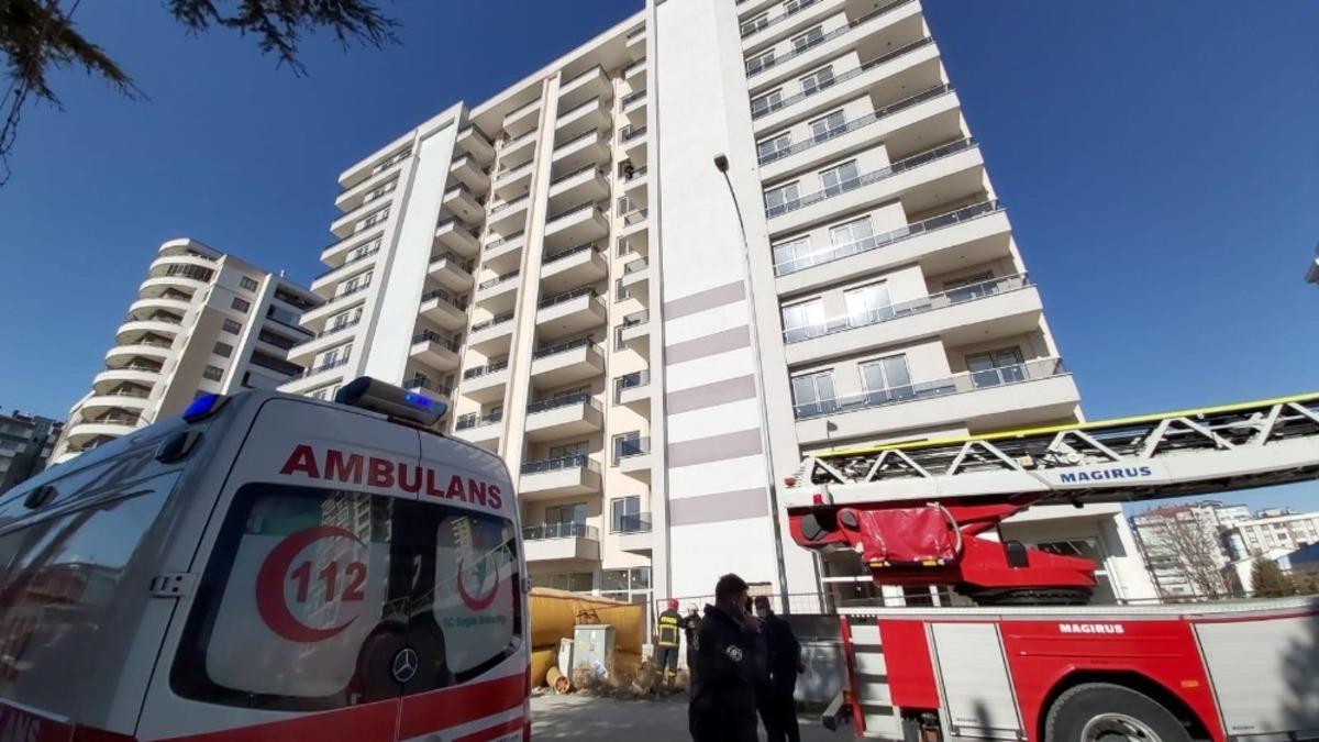 Konya&rsquo;da 7. kattan atlamak isteyen kişi polis ikna etti