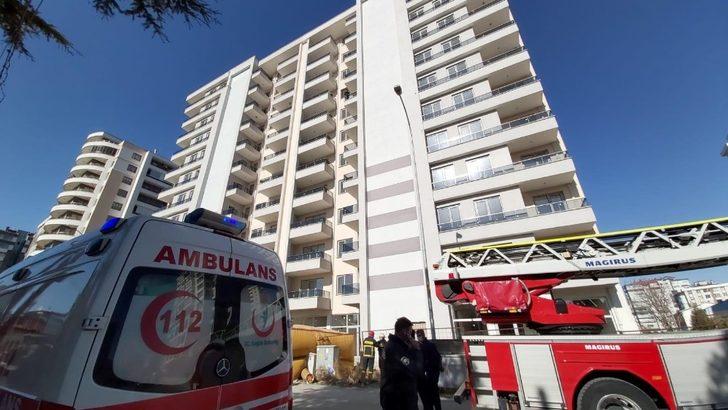 Konya’da 7. kattan atlamak isteyen kişi polis ikna etti G1