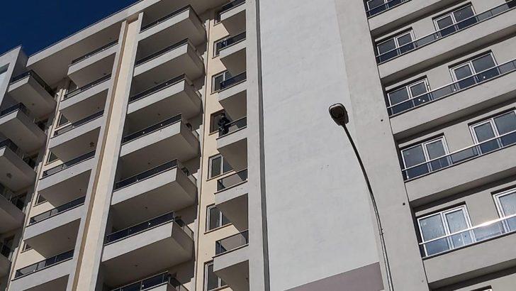 Konya’da 7. kattan atlamak isteyen kişi polis ikna etti G3