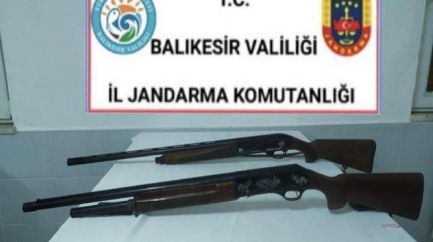 Balıkesir’de jandarma 14 aranan kişiyi yakaladı