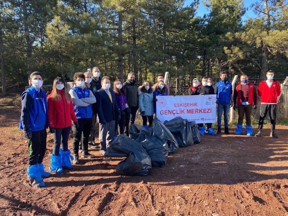 Kokakır ormanlık alanında yine &ccedil;&ouml;p temizliği yapıldı
