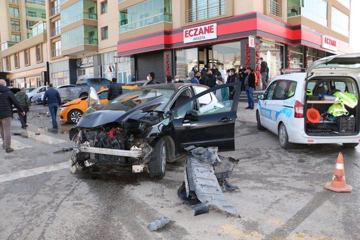 Başkentte feci kaza: 3 yaralı G3