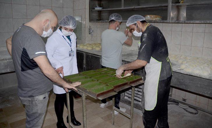 Kuşadası’nda saklama şartlarına uymayan 22,5 kilo unlu mamul imha edildi G1