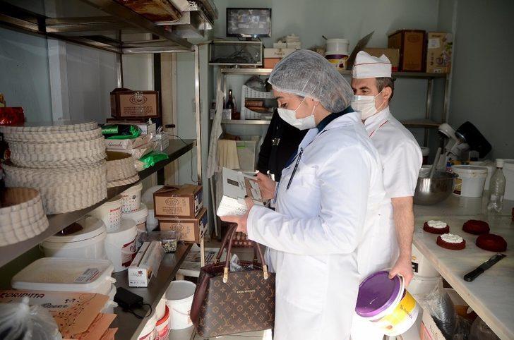 Kuşadası’nda saklama şartlarına uymayan 22,5 kilo unlu mamul imha edildi G4