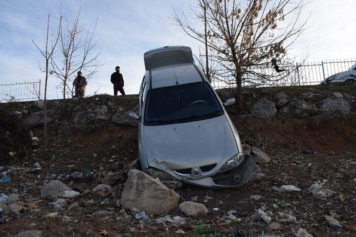 Faciayı yol kenarındaki kayalar önledi: 3 kişi ölümden döndü G5