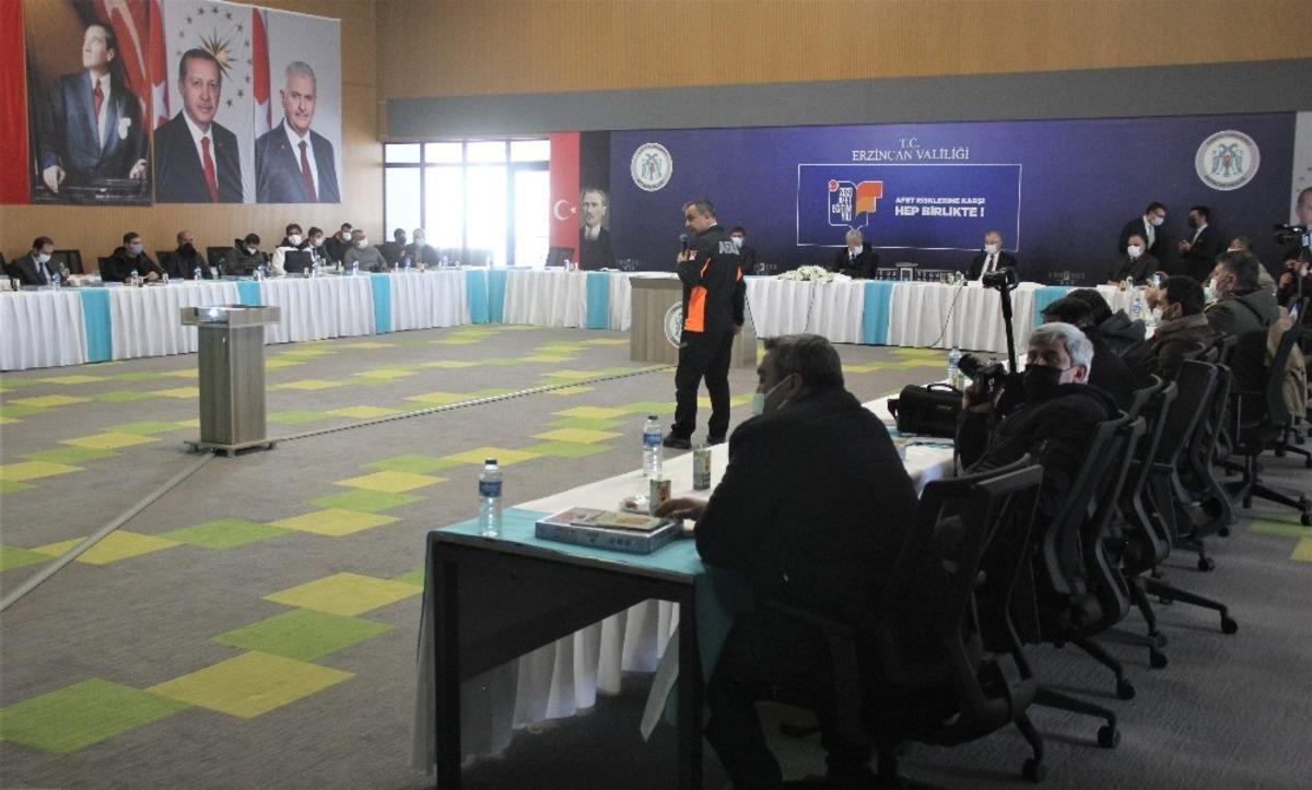 Erzincan&rsquo;da gazetecilere "Temel Afet ve Farkındalık Eğitimi" verildi