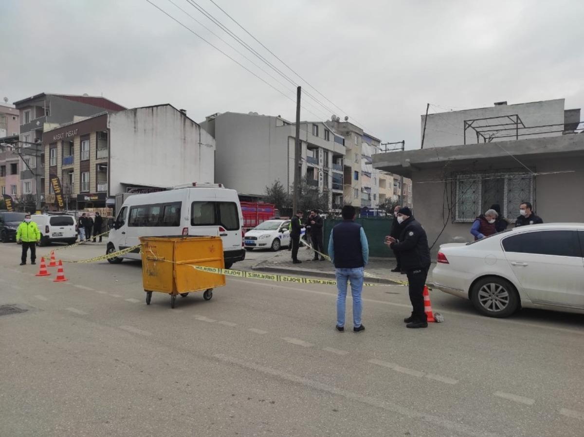Trafikte tartıştığı s&uuml;r&uuml;c&uuml;ye kurşun yağdırdı