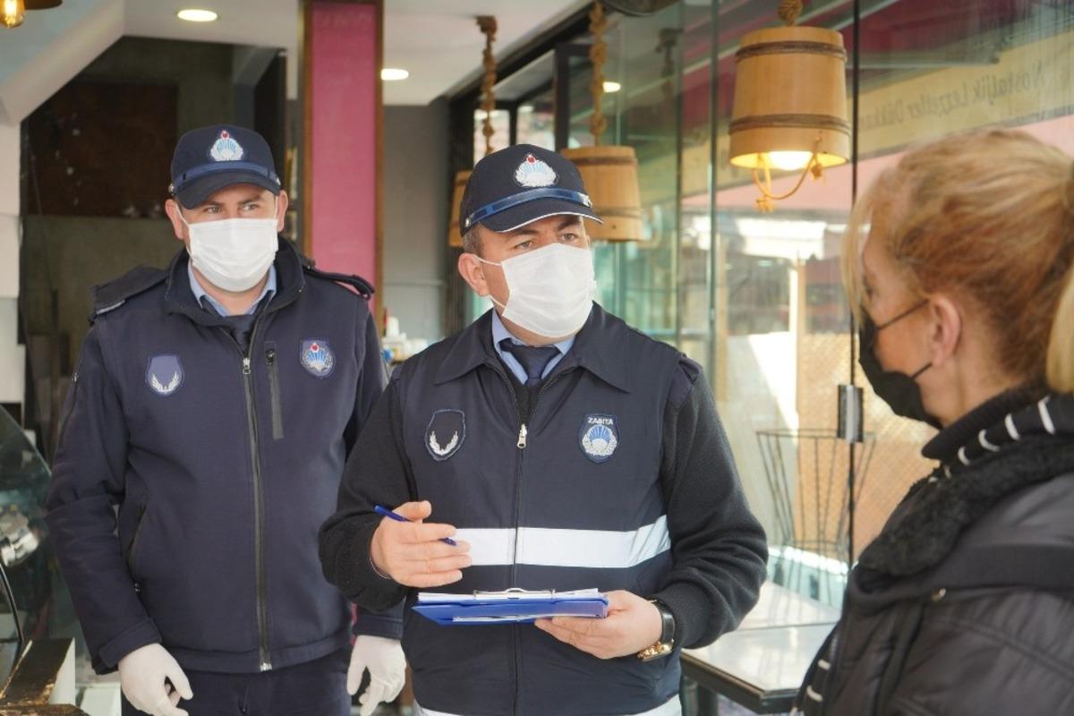 Ayvalık&rsquo;ta zabıta ekiplerinden gıda denetimi