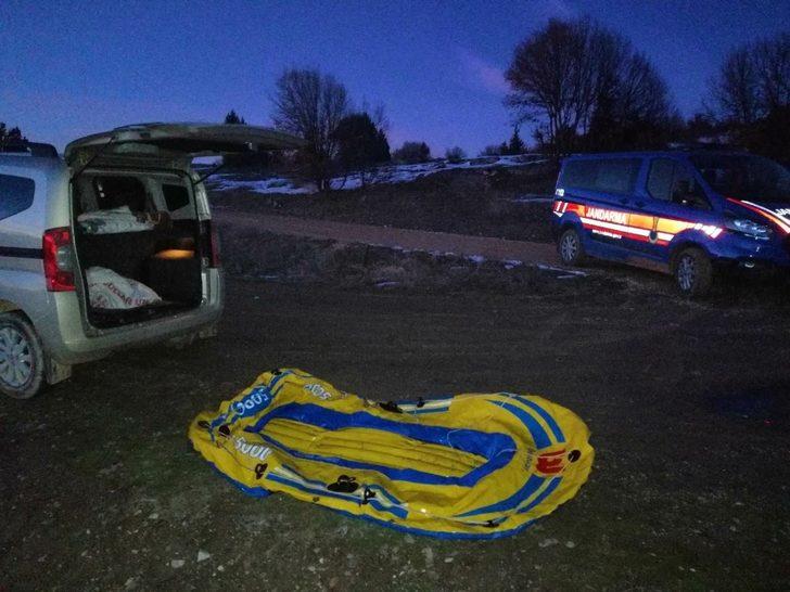 Botla kaçak balık avı yapan 4 kişi yakalandı G3