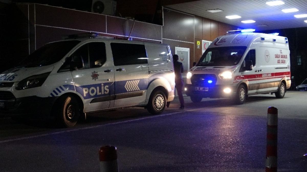 Diyarbakır&rsquo;da taşlı, sopalı ve silahlı kavga: 12 yaralı