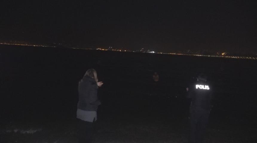 Gözaltına alınmaktan kaçmak için denize atladı