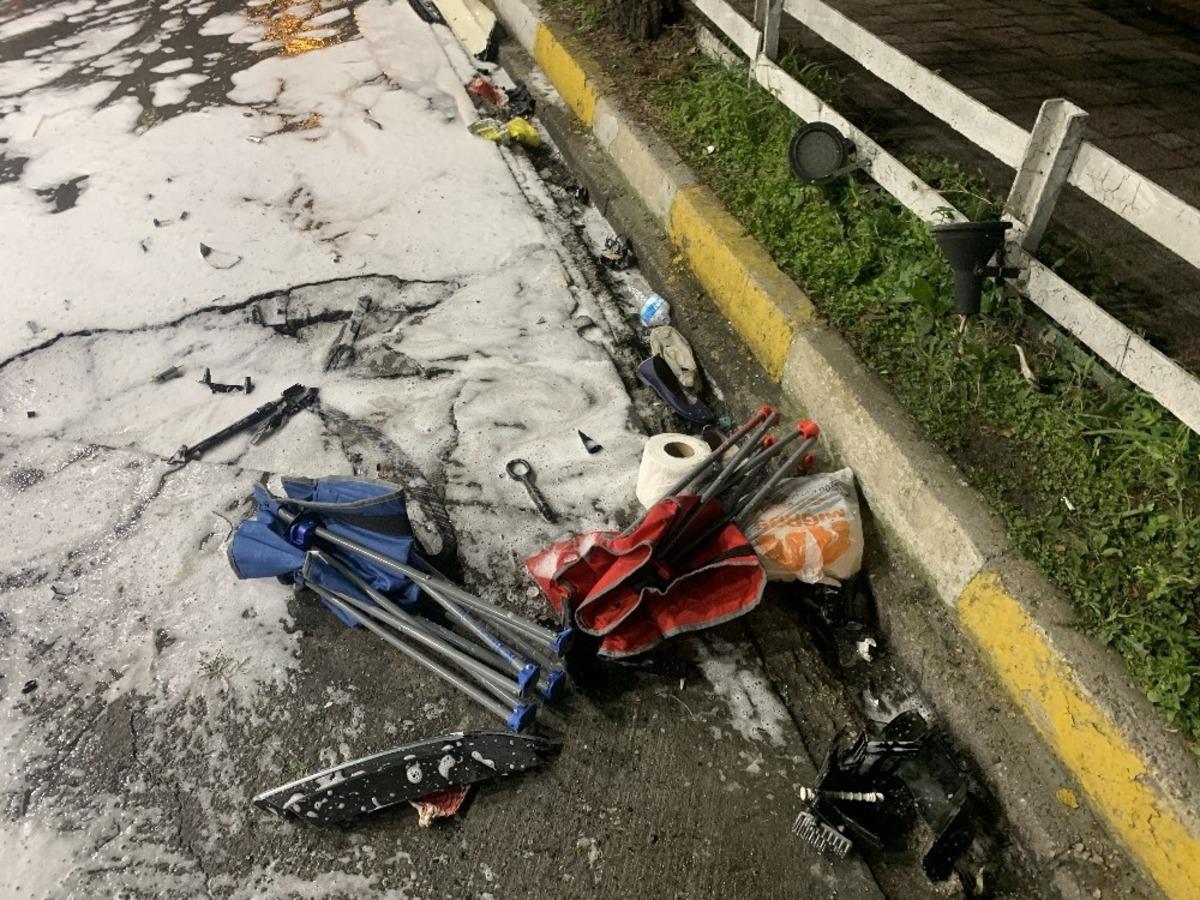 L&uuml;ks cip kontrolden &ccedil;ıkarak benzinliğe daldı: 4 yaralı