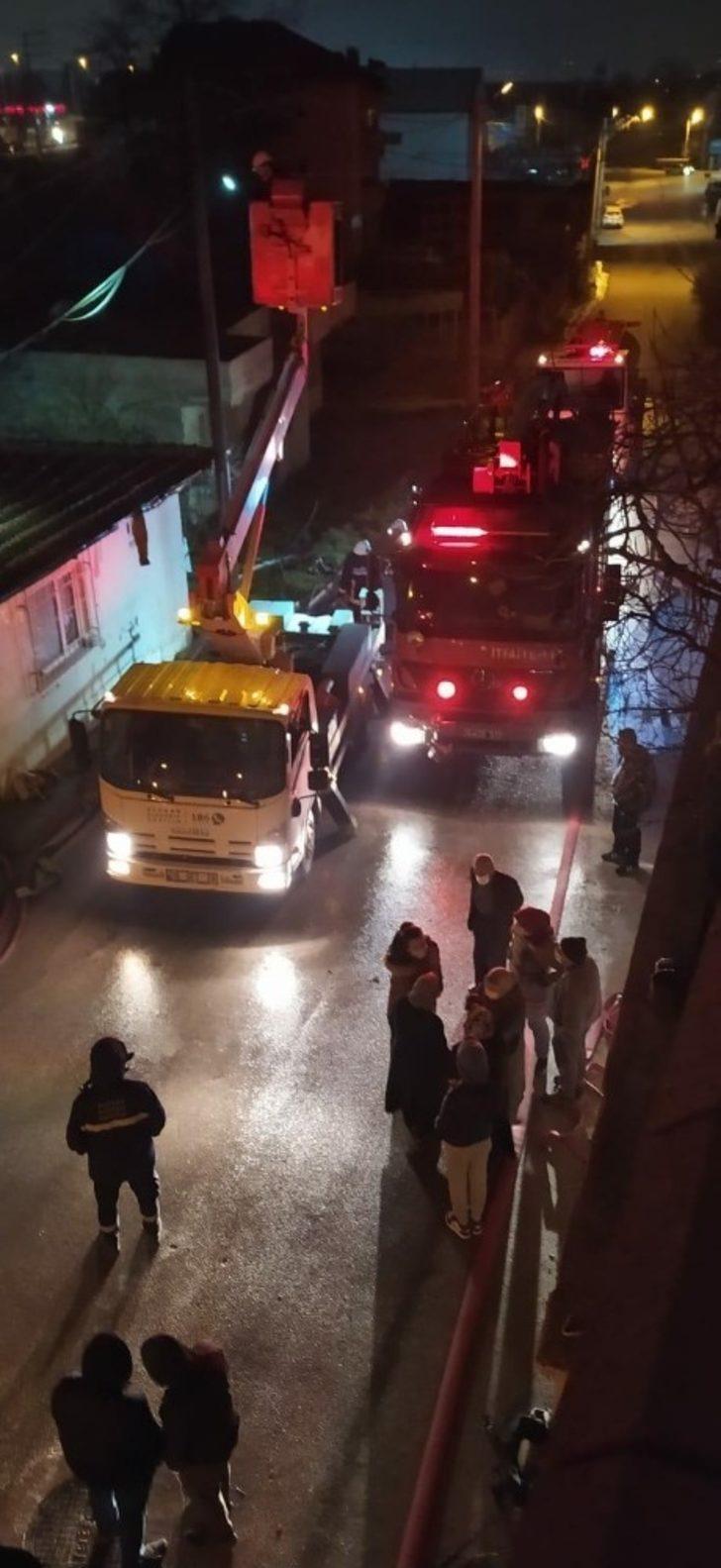 Gecekonduda korkutan yangın G2