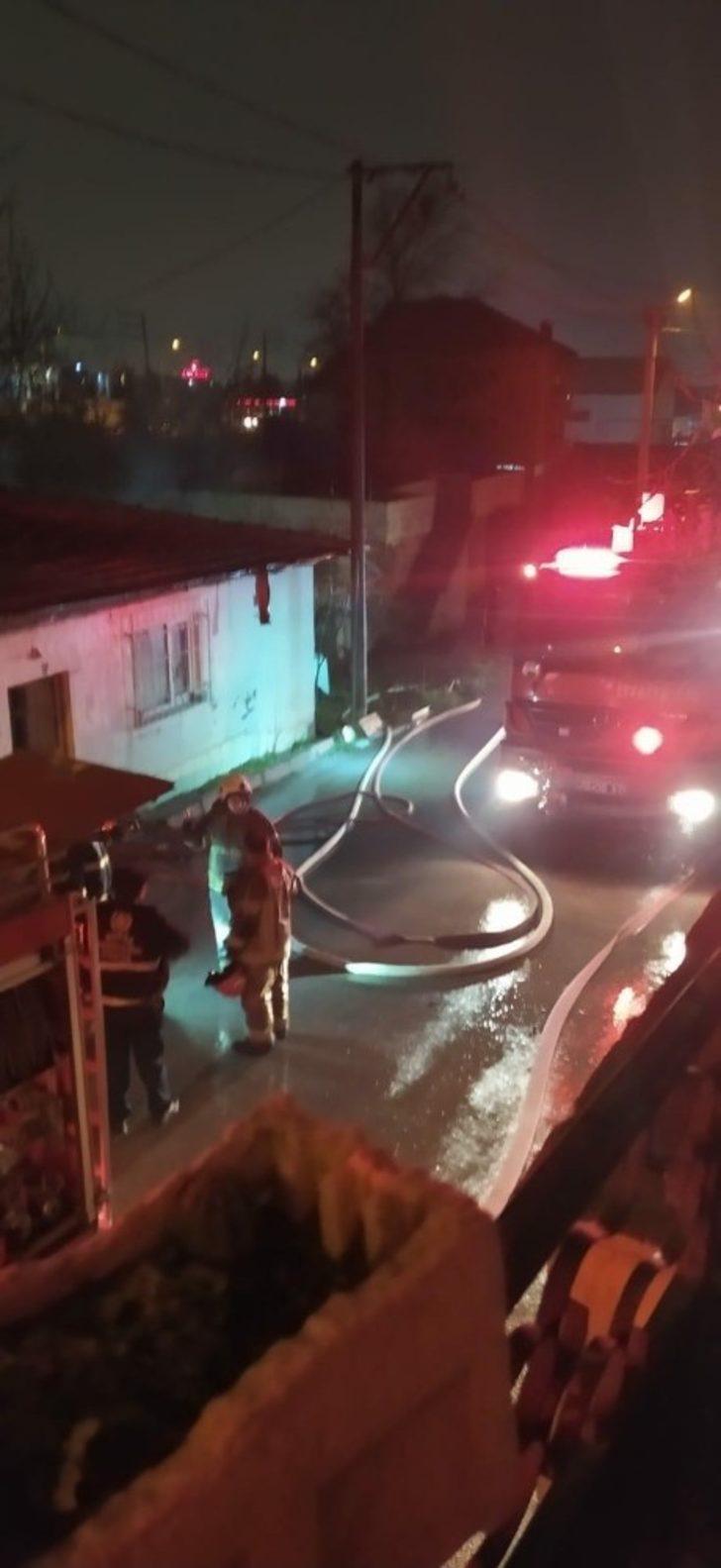 Gecekonduda korkutan yangın G3