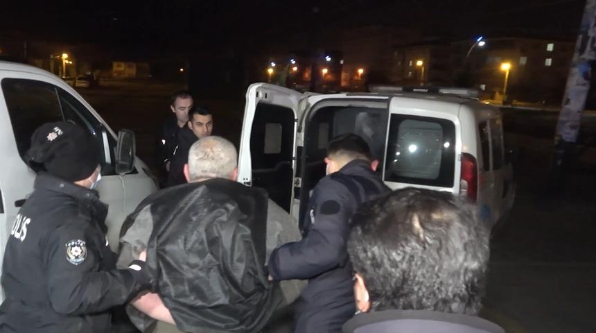 Polisin 'dur' ihtarına uymadı, trafikte dehşet saçtı: Araç lastiği patlatılarak durduruldu