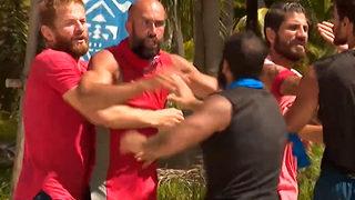 Survivor ödül oyununda büyük kavga! Survivor'da Çağrı, Doğan, Dora ve Yiğit birbirine giriyor