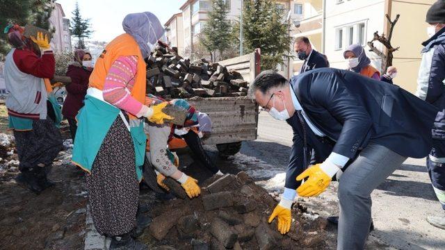 Parklardaki bakım ve yenileme çalışmaları devam ediyor