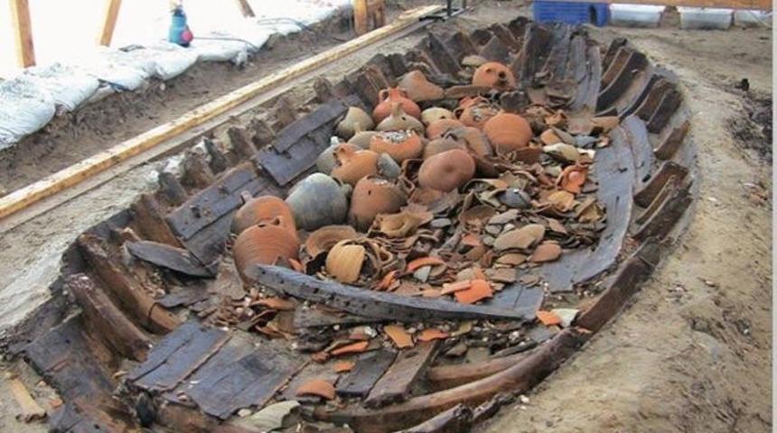 Ordulu balıkçıların ağlarına bin yıllık amforalar takıldı