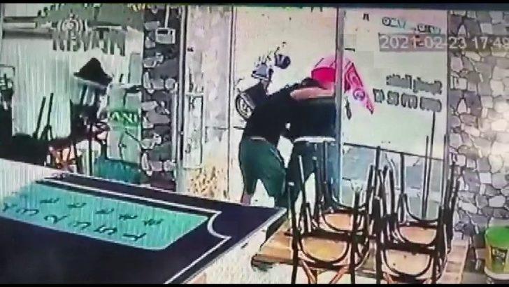 (Özel) Pendik’te şahısların sokak ortasında tekmeli yumruklu kavgası kamerada G3