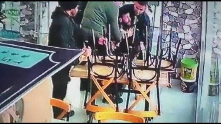 (Özel) Pendik’te şahısların sokak ortasında tekmeli yumruklu kavgası kamerada G4