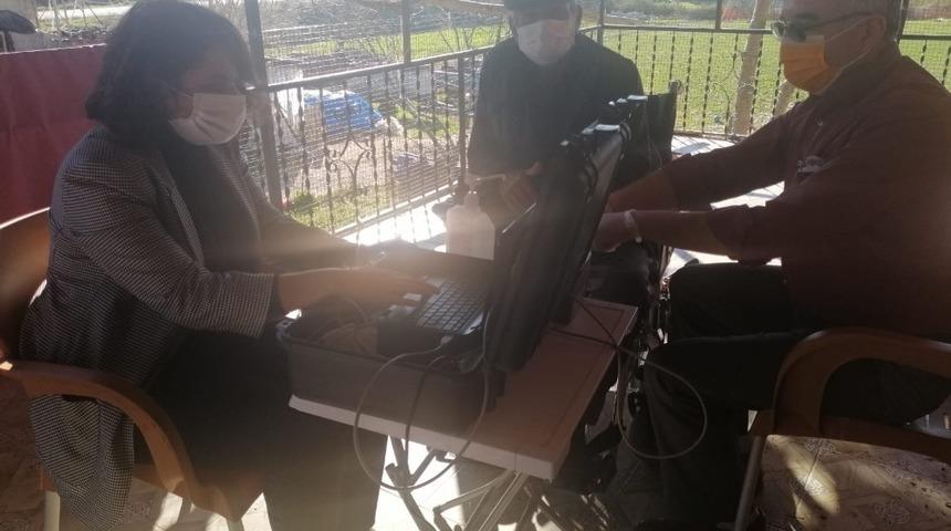 Selendi&rsquo;de &rsquo;Adreste n&uuml;fus hizmeti&rsquo; devam ediyor