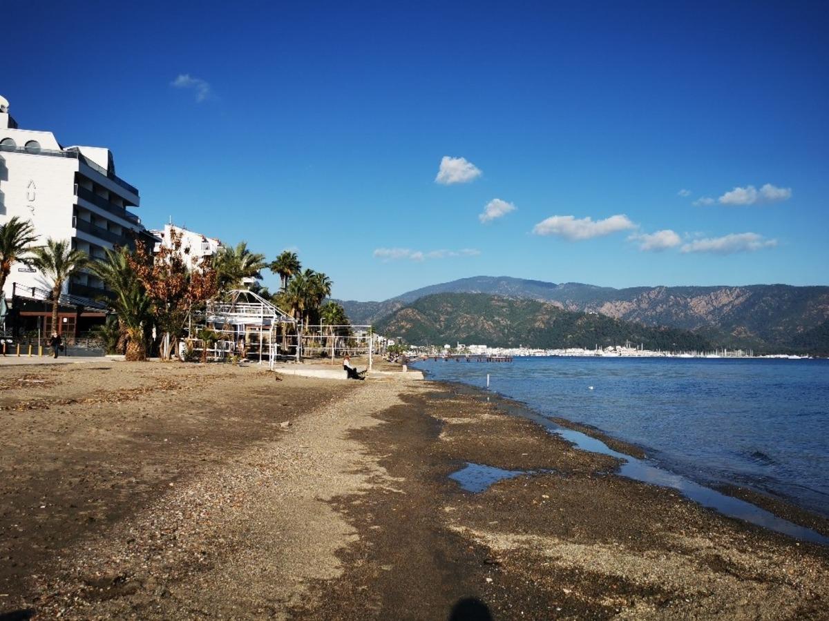 Marmaris&rsquo;te deniz 1,5 metre &ccedil;ekildi