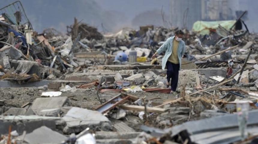 Fukuşima'daki 7.3'lük depremde 1 kişi öldü!