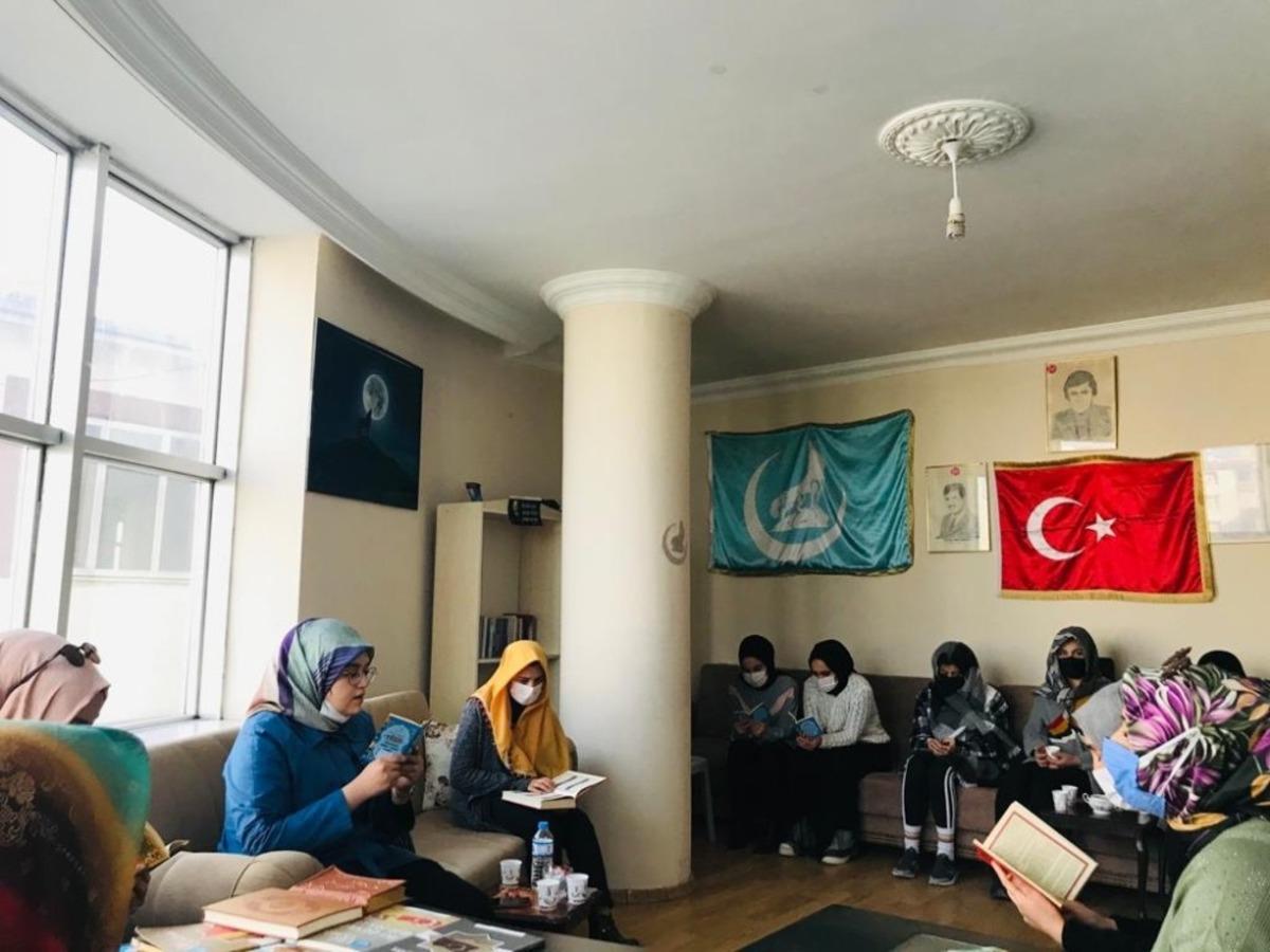 Fırat &Ccedil;akıroğlu &ouml;l&uuml;m&uuml;n&uuml;n yıld&ouml;n&uuml;m&uuml;nde Van&rsquo;da anıldı