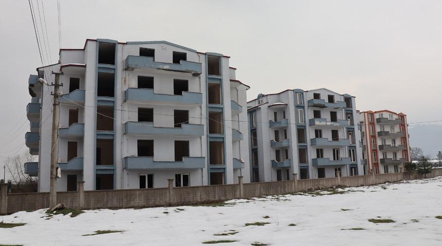 11 yıldır tamamlayamayan site hırsızların uğrak noktası oldu